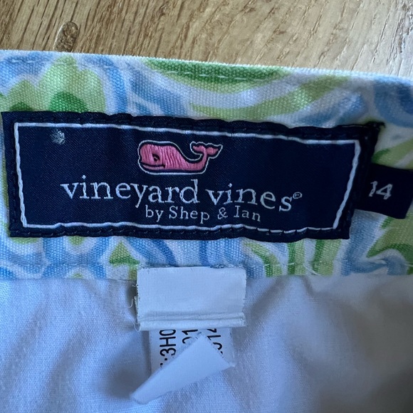 Vineyard vines shark shirts size 14 boys - Picture 3 of 3